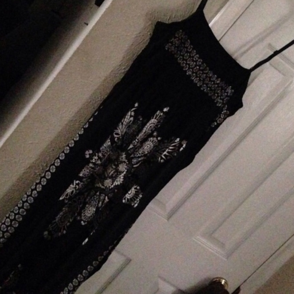 Maxi Strap Dress Paisley 50in long black white